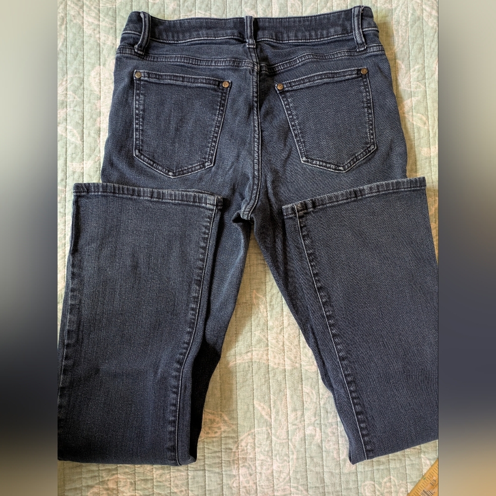 Simply Vera Stretchy Bootcut Dark Blue Wash Jeans. Size 8.